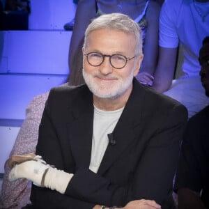 Laurent Ruquier sur le plateau de l'émission Touche pas à mon poste (TPMP) diffusée en direct sur C8 le 30 août 2022 et présentée par C.Hanouna. © Jack Tribeca / Bestimage