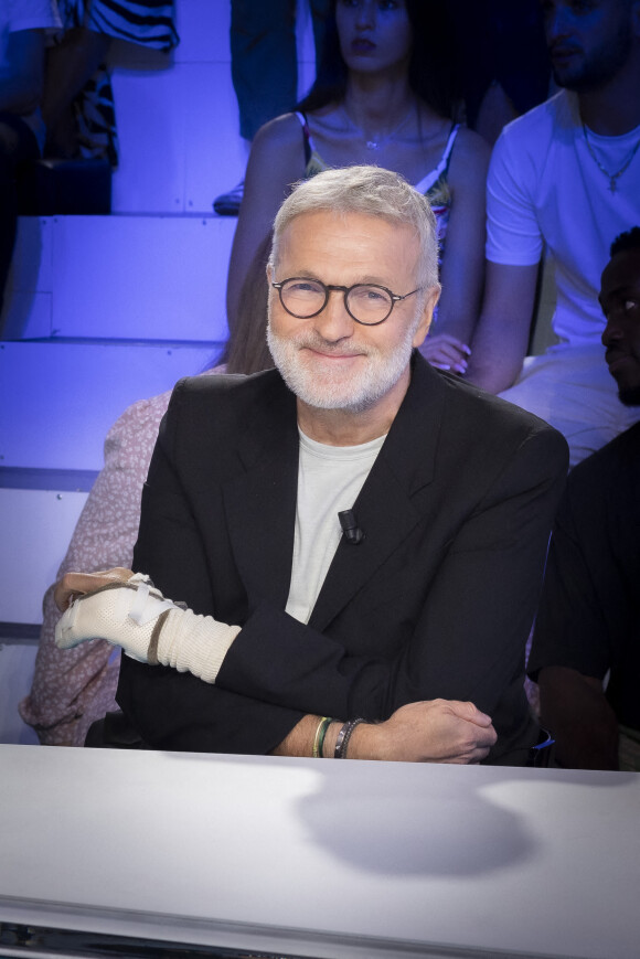 Laurent Ruquier sur le plateau de l'émission Touche pas à mon poste (TPMP) diffusée en direct sur C8 le 30 août 2022 et présentée par C.Hanouna. © Jack Tribeca / Bestimage