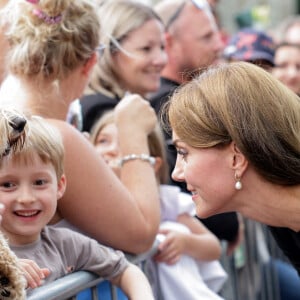 La princesse de Galles Kate Catherine Middleton à la rencontre de la foule devant le château de Windsor, suite au décès de la reine Elisabeth II d'Angleterre. Le 10 septembre 2022