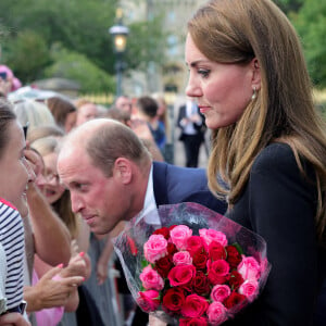 La princesse de Galles Kate Catherine Middleton à la rencontre de la foule devant le château de Windsor, suite au décès de la reine Elisabeth II d'Angleterre. Le 10 septembre 2022