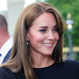 La princesse de Galles Kate Catherine Middleton à la rencontre de la foule devant le château de Windsor, suite au décès de la reine Elisabeth II d'Angleterre. Le 10 septembre 2022