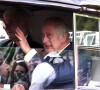Le roi Charles III d'Angleterre salue la foule à son arrivée au palais de Buckingham à Londres. Le 11 septembre 2022