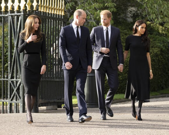 Le prince William, Kate Middleton, le prince Harry et Meghan Markle devant le château de Windsor, suite au décès de la reine Elizabeth II d'Angleterre. Le 10 septembre 2022.