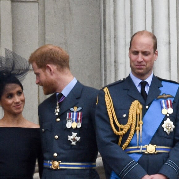 La reine Elizabeth II d'Angleterre, Meghan Markle, le prince Harry, le prince William, Kate Middleton - La famille royale d'Angleterre lors de la parade aérienne de la RAF pour le centième anniversaire au palais de Buckingham à Londres. Le 10 juillet 2018