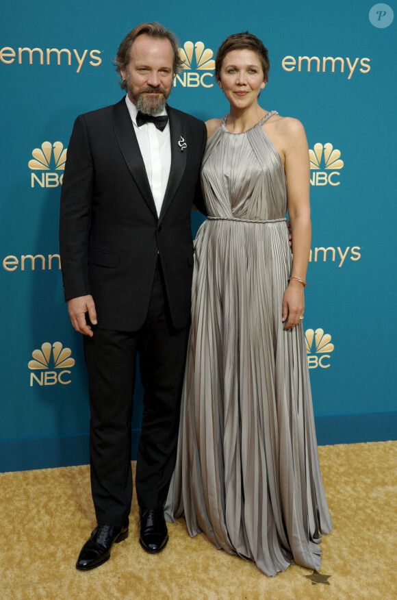 Maggie Gyllenhaal et Peter Sarsgaard arrivant à la 74e cérémonie des Emmy Awards à Los Angeles le 12 septembre 2022