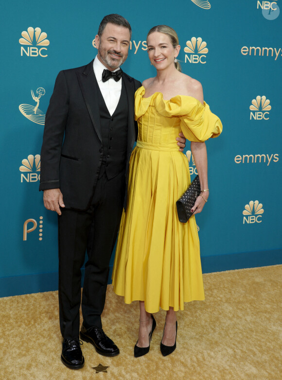 Jimmy Kimmel et Molly McNearney arrivant à la 74e cérémonie des Emmy Awards à Los Angeles le 12 septembre 2022