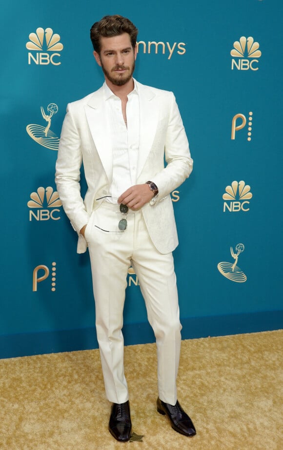 Andrew Garfield arrivant à la 74e cérémonie des Emmy Awards à Los Angeles le 12 septembre 2022