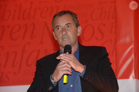 Exclusif - Christophe Dechavanne lors du dîner de gala organisé pour Les Rois du monde, au profit des enfants nécessiteux, orphelins et hospitalisés, aux Salons Hoche à Paris, le 11 février 2013.