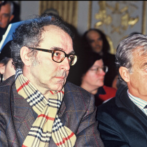 Archives - Jean-Luc Godard et Jean-Paul Belmondo lors d'une conférence de presse à Paris.