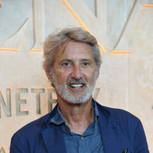 Antoine de Caunes - Avant-première du film "Athena" à la salle Pleyel à Paris, le 13 septembre 2022. © Giancarlo Gorassini / Bestimage