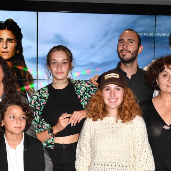 Malonn Lévana, Géraldine Nakache, Elvis Asseraf, Zélie Rixhon, Léo Wolfenstein, Béatrice de Staël et Serge Riaboukine - Avant première du film "Vacances" à l'UGC les Halles à Paris le 13 septembre 2022. © Veeren/Bestimage