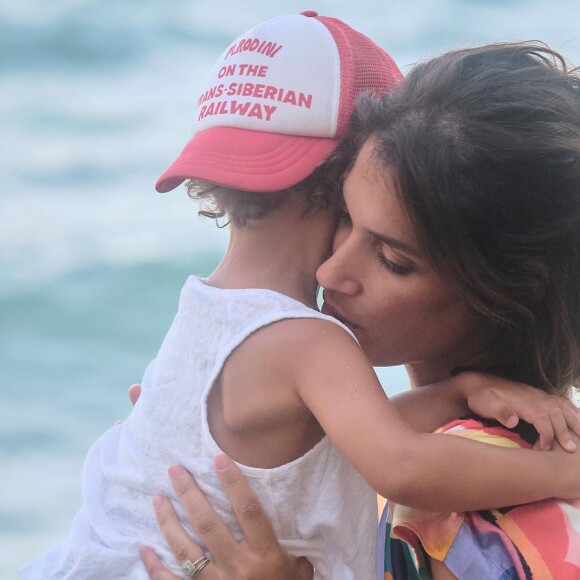 Laurie Cholewa avec son fils Niels