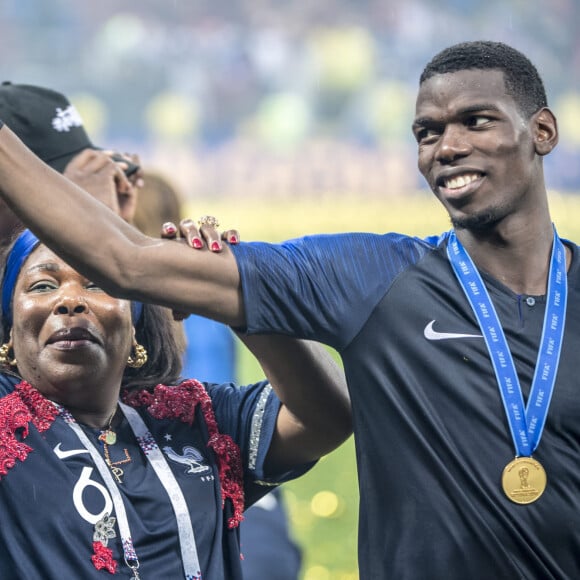 Paul Pogba et sa femme Maria Zulay Salaues - Arrivées et sorties du défilé Off-White Femme Automne/hiver 2022/2023 au palais Brongniart à Paris, France, le 28 février 2022. © Veeren-Christophe Clovis / Bestimage 