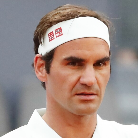 Roger Federer pour son grand retour sur la terre battue bat R. Gasquet au tournoi de tennis Masters de Madrid.