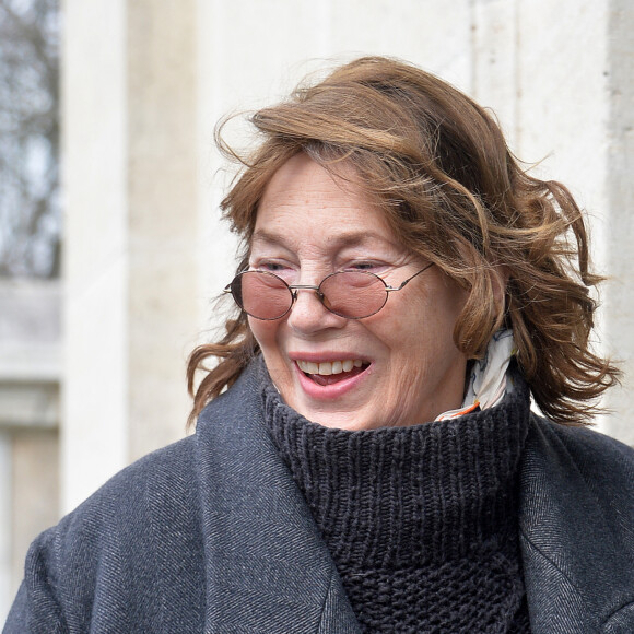 Jane Birkin - Arrivées aux obsèques de Anna Karina en la chapelle de l'Est au cimetière du Père Lachaise à Paris. Le 21 décembre 2019.
