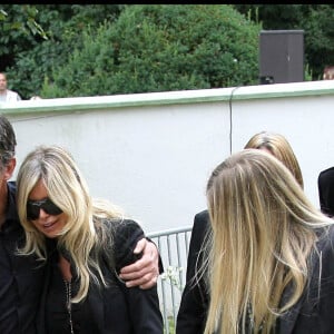 Valérie Bourdin et ses filles Sasha et Tanelle - Obsèques de Filip Nikolic en l'église russe de Sainte-Geneviève-des-Bois (Essonne) en 2009