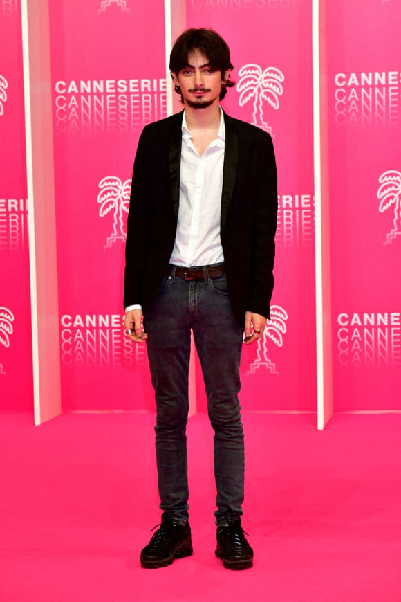 Théo Fernandez lors de la troisième soirée du Canneseries saison 3 (pink carpet) au Palais des Festivals à Cannes, le 12 octobre 2020. © Bruno Bebert / Bestimage