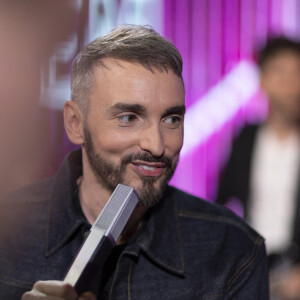 Christophe Willem - Tournage de l'émission "La Fine Equipe de Pierre Palmade", diffusée le 25 juin sur France 2 © Cyril Moreau-Tiziano Da Silva / Bestimage. 