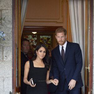 Le prince Harry, duc de Sussex, et sa femme Meghan Markle, duchesse de Sussex lors d'une réception à la Glencairn House (résidence de R. Barnett) à Dublin, le 10 juillet 2018. 