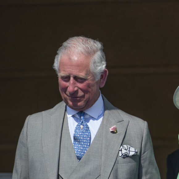 Camilla Parker Bowles, duchesse de Cornouailles, et Meghan Markle, duchesse de Sussex, lors de la garden party pour les 70 ans du prince Charles au palais de Buckingham à Londres. Le 22 mai 2018 