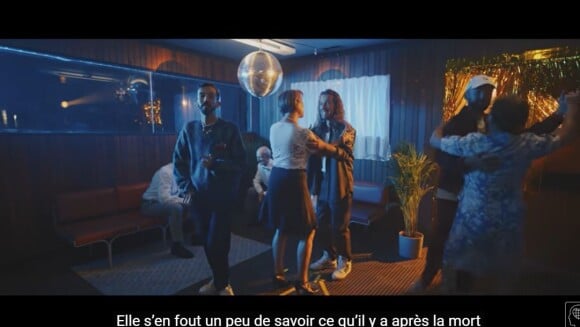 Julien Doré surpris par Bigflo et Oli dans le clip de "Coup de vieux"