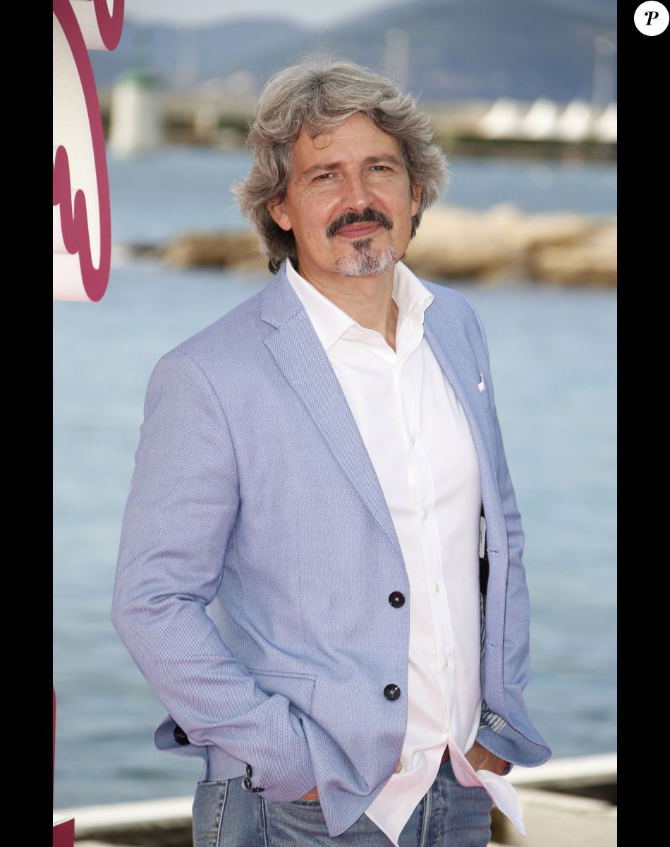 Philippe Vasseur LES MYSTÈRES DE L'AMOUR Photocall sur le ponton de l'Hôtel Barrière Le Majestic La 4ème saison de CANNESERIES à Cannes samedi 9 octobre 2021. © Christophe Aubert via Bestimage