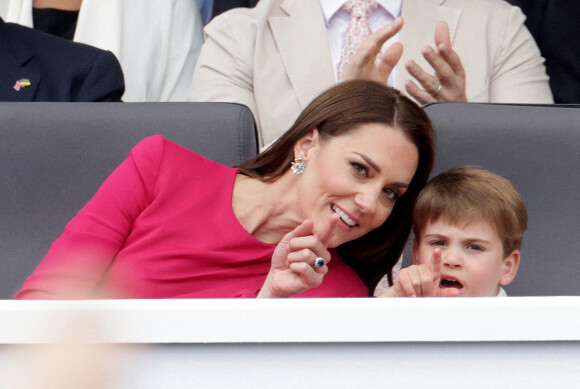 Catherine Kate Middleton, duchesse de Cambridge et le prince Louis - La famille royale regarde la grande parade qui clôture les festivités du jubilé de platine de la reine à Londres