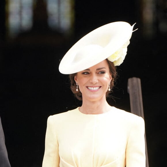 Le prince William, duc de Cambridge, et Catherine (Kate) Middleton, duchesse de Cambridge - Les membres de la famille royale et les invités lors de la messe célébrée à la cathédrale Saint-Paul de Londres, dans le cadre du jubilé de platine (70 ans de règne) de la reine Elisabeth II d'Angleterre. Londres, le 3 juin 2022. 