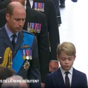 Kate Middleton, le prince William, Charlotte et George lors de leur entrée à l'abbaye de Westminster à Londres le lundi 19 septembre 2022