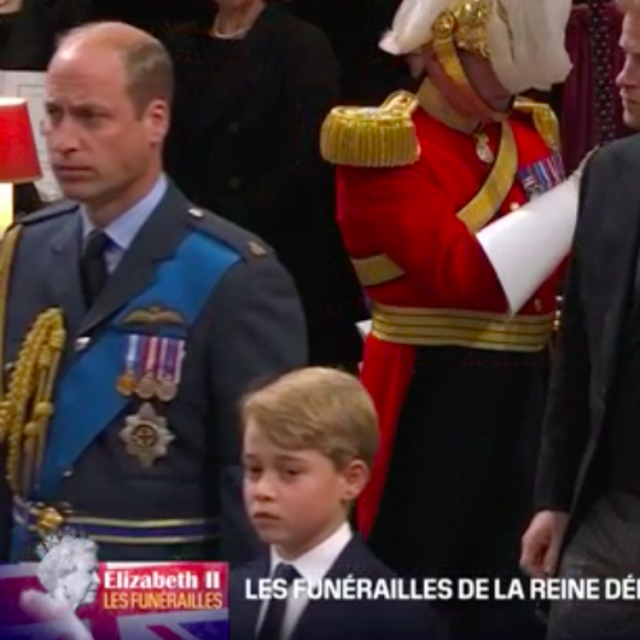 Kate Middleton, le prince William, Charlotte et George lors de leur entrée à l'abbaye de Westminster à Londres le lundi 19 septembre 2022