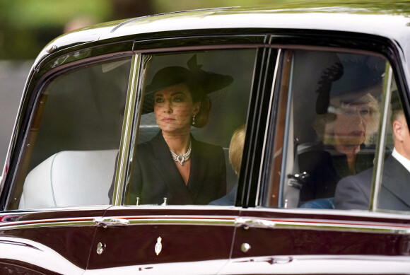 Kate Middleton, princesse de Galles, le prince George et la princesse Charlotte arrivent à l'abbaye de Westminster de Londres, le 19 septembre 2022 Photo : Andrew Milligan/PA Photos/ABACAPRESS.COM