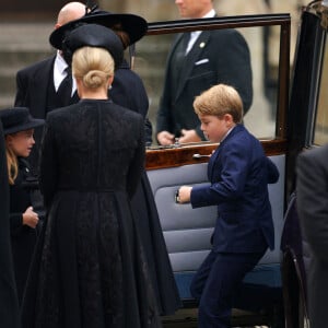 Kate Middleton, princesse de Galles, le prince George et la princesse Charlotte arrivent à l'abbaye de Westminster de Londres, le 19 septembre 2022 Photo : Andrew Milligan/PA Photos/ABACAPRESS.COM