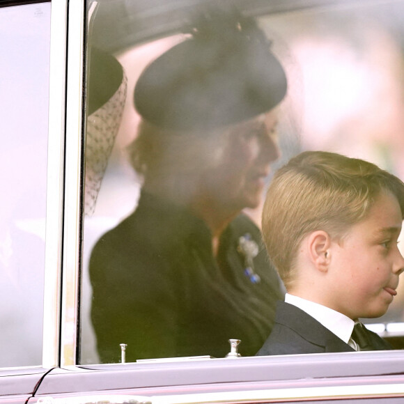Kate Middleton, princesse de Galles, le prince George et la princesse Charlotte arrivent à l'abbaye de Westminster de Londres, le 19 septembre 2022 Photo : Mike Egerton/PA Photos/ABACAPRESS.COM