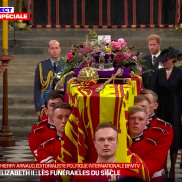 La famille royale, dont le clan des Cambridge, derrière le cercueil à la sortie des obsèques en l'abbaye de Westminster, le 19 septembre 2022