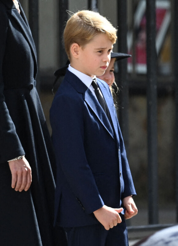 Le prince George de Galles - Sorties du service funéraire à l'Abbaye de Westminster pour les funérailles d'Etat de la reine Elizabeth II d'Angleterre le 19 septembre 2022. 