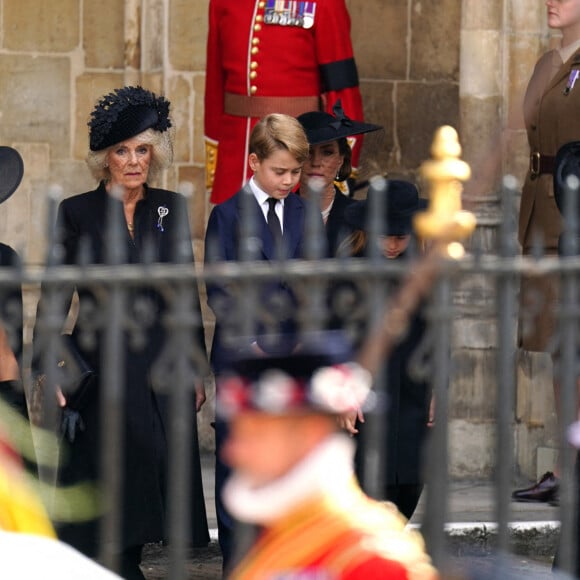 Kate Middleton, Camilla reine consort, Meghan Markle, le prince George, la princesse Charlotte et Sophie de Wessex à la sortie de l'abbaye de Westminster, en pleine révérence face au cerceuil de la reine Elizabeth II Photo by Andrew Milligan/PA Wire/ABACAPRESS.COM