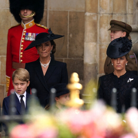 Kate Middleton, Camilla reine consort, Meghan Markle, le prince George, la princesse Charlotte et Sophie de Wessex à la sortie de l'abbaye de Westminster, en pleine révérence face au cerceuil de la reine Elizabeth II Photo by Andrew Milligan/PA Wire/ABACAPRESS.COM