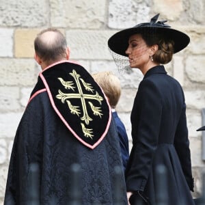 Catherine (Kate) Middleton, princesse de Galles, La princesse Charlotte de Galles - Arrivées au service funéraire à l'Abbaye de Westminster pour les funérailles d'Etat de la reine Elizabeth II d'Angleterre. Le sermon est délivré par l'archevêque de Canterbury Justin Welby (chef spirituel de l'Eglise anglicane) au côté du doyen de Westminster David Hoyle. Londres, le 19 septembre 2022.