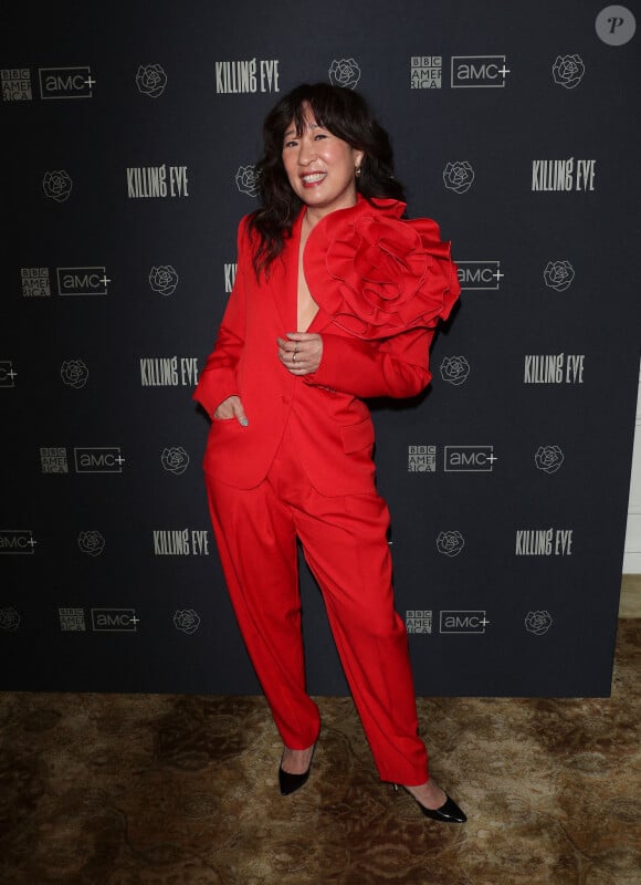 Sandra Oh au photocall de la série "Killing Eve" à Los Angeles, le 8 février 2022.