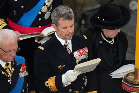 Le prince Frederik de Danemark, la reine Margrethe II - Service funéraire à l'Abbaye de Westminster pour les funérailles d'Etat de la reine Elizabeth II d'Angleterre. Le sermon est délivré par l'archevêque de Canterbury Justin Welby (chef spirituel de l'Eglise anglicane) au côté du doyen de Westminster David Hoyle. Londres, le 19 septembre 2022.