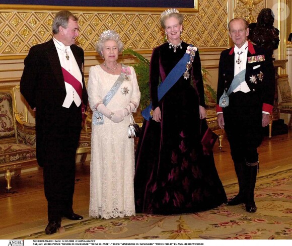 Les reines Elizabeth et Margrethe avec leurs époux Henrik et Philip en 2000