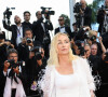 Emmanuelle Béart à la montée des marches de "Elvis" lors du 75ème Festival International du Film de Cannes, le 25 mai 2022. © Rachid Bellak/Bestimage 