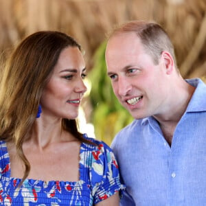 Le prince William, duc de Cambridge, et Catherine (Kate) Middleton, duchesse de Cambridge, visitent un petit village sur la côte, pour rencontrer un petit groupe de spécialistes de la conservation marine afin d'en savoir plus sur l'environnement marin unique du Belize, lors de leur tournée dans les Caraïbes au nom de la reine pour marquer son jubilé de platine. Belize