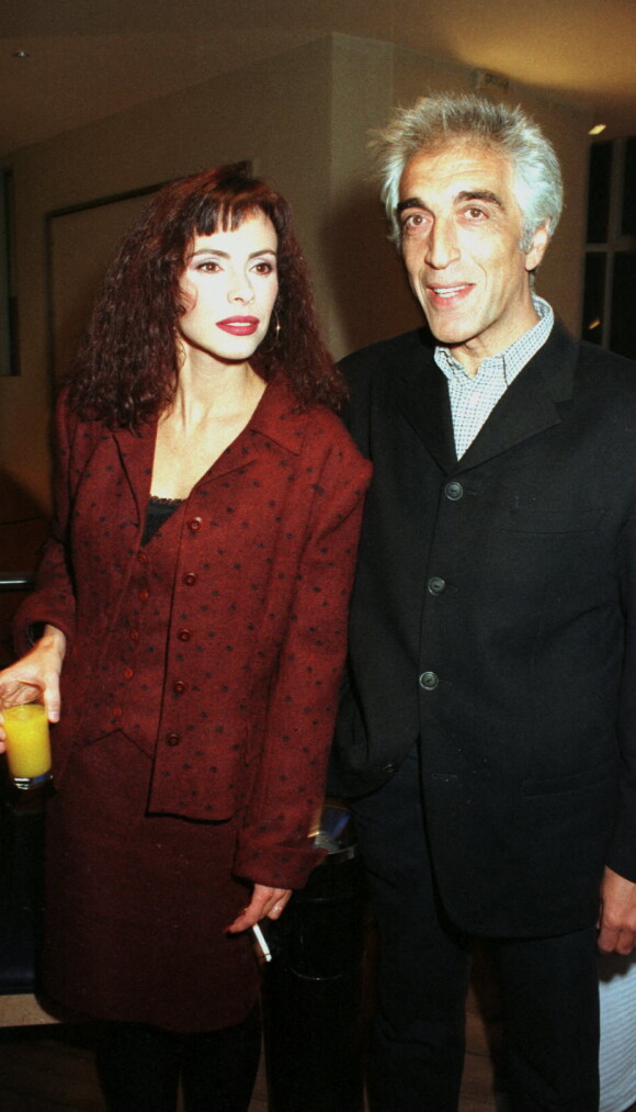 Gérald Darmon et Mathilda May lors de la représentation de la pièce Pourvu que ça dure en 1996