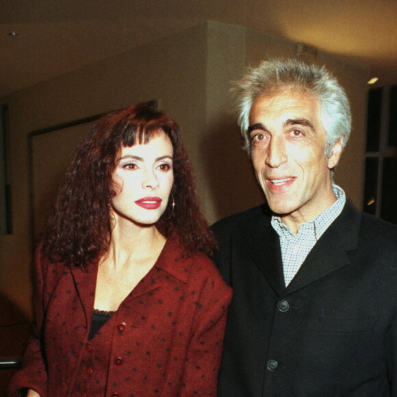 Gérald Darmon et Mathilda May lors de la représentation de la pièce Pourvu que ça dure en 1996