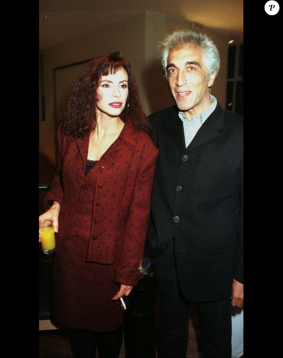 Gérald Darmon et Mathilda May lors de la représentation de la pièce Pourvu que ça dure en 1996