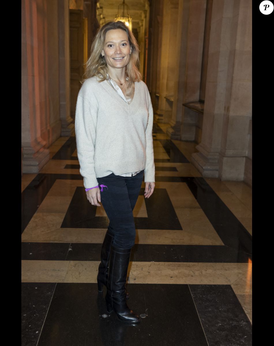 Caroline Vigneaux - 8ème cérémonie du Prix de la Femme d'Influence au Palais Brongniart à Paris le 29 novembre 2020. © Olivier Borde/Bestimage