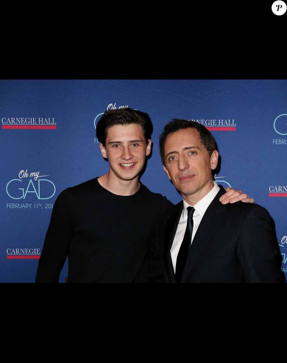 Exclusif - No web - No blog - Gad Elmaleh avec son fils Noé lors du photocall du spectacle de Gad Elmaleh "Oh My Gad" au "Carnegie Hall" à New York, le 11 février 2017. © Dominique Jacovides/Bestimage