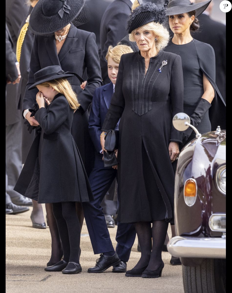 La princesse Charlotte de Galles, Catherine (Kate) Middleton, princesse de Galles,, Le prince George de Galles et Camilla Parker Bowles, reine consort d'Angleterre et Meghan Markle, duchesse de Sussex - Funérailles nationales de la reine Elizabeth II à Londres, Royaume Uni, le 19 septembre 2022. © Avalon/panoramic/Bestimage
