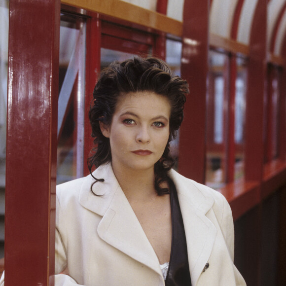 Archives - En France, à Paris, l'actrice Charlotte Valandrey posant en janvier 1993.